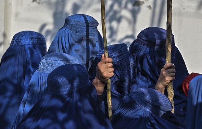 Afghanistan : les talibans obligent les femmes à porter le voile intégral en public
