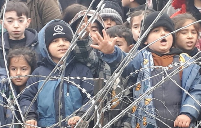 Isabelle Carré : « Un adolescent âgé de 14 ans vient de mourir à la frontière polonaise… »