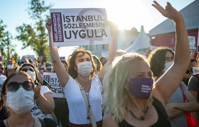Turquie : nouvelle mobilisation contre l'abandon d'un traité protégeant les femmes