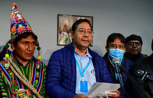 Bolivie : Luis Arce, le dauphin d’Evo Morales, remporte la présidentielle dès le premier tour