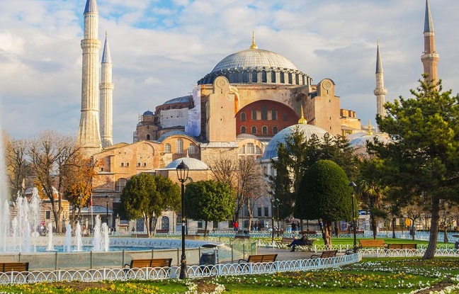 Istanbul : Erdogan et les religieux font main basse sur la mosquée Ste Sophie en supprimant son statut de musée