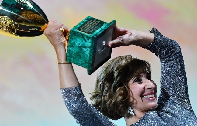 Ariane Ascaride, prix d'interprétation à la Mostra de Venise, dédie son prix aux migrants morts en mer