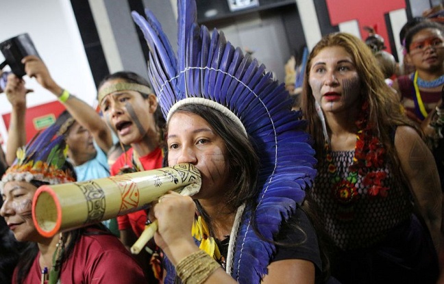 Au Brésil, la marche des femmes indigènes contre la politique génocidaire de Bolsonaro
