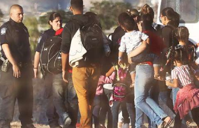 Si tu veux de l’eau, bois dans les toilettes  : des élus racontent l’horreur d’un centre pour migrants aux Etats-Unis