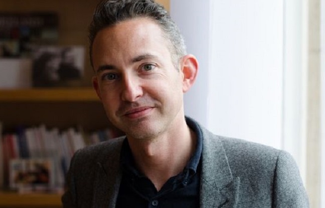 Portrait : Ian Brossat, l'homme politique qui monte, qui monte, qui monte !