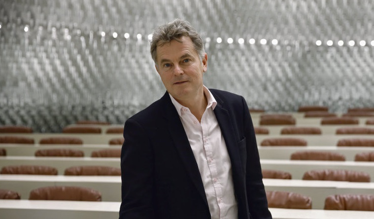 Fabien Roussel, fossettes et marteau