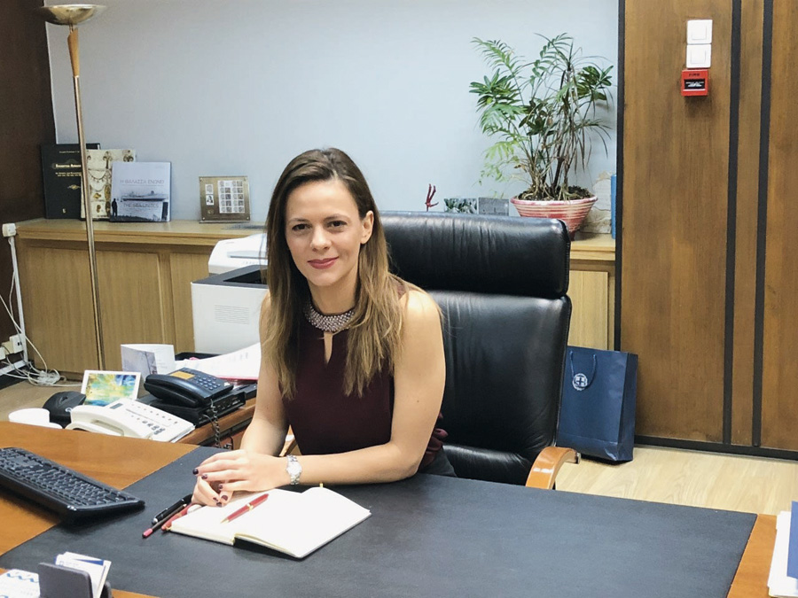 Grèce :  34 ans, Effie Achtsioglou, la ministre du Travail, de la Solidarité et de la Sécurité sociale : Nous essayons de créer un État social