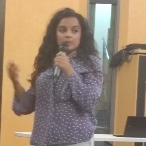 Sara Ghenaïm jeune candidate communiste en Essonne au poste de sénateur - interview