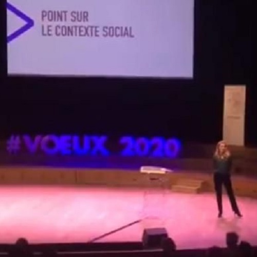 VOEUX RADIO FRANCE, LA PRESIDENTE INTERROMPUE PAR LES GREVISTES QUI CHANTENT NABUCCO LE COEUR DES ESCLAVES