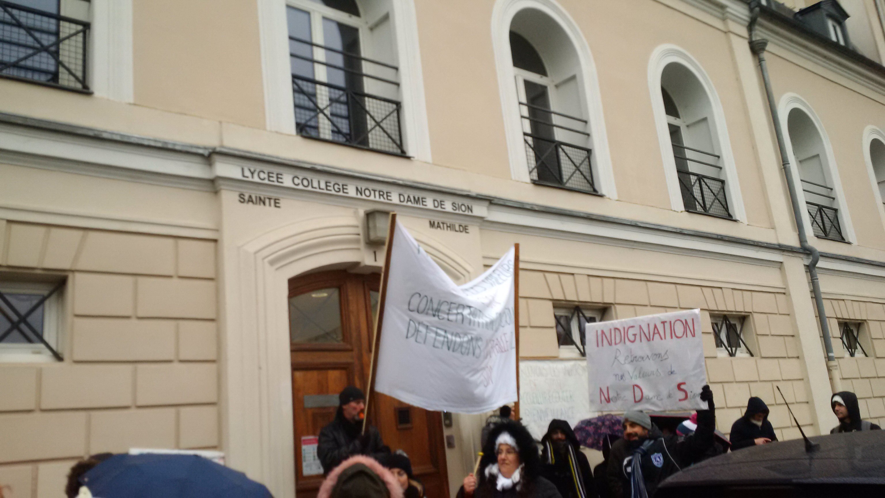 Lycée et collège et privé de SION à Evry en grève le 20112018