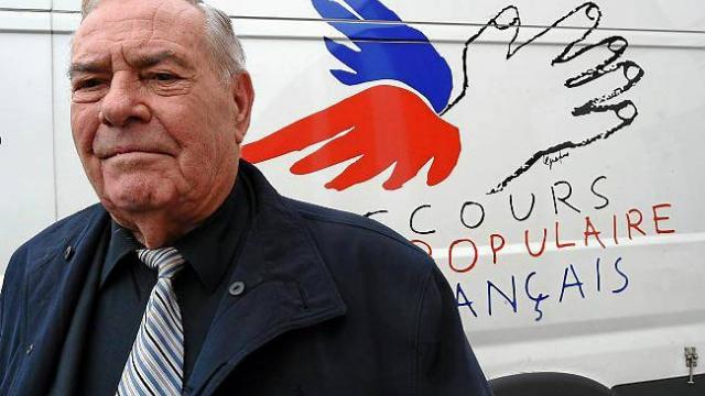 Julien Laupretre  Président du Secours populaire francais avec les enfants qui partent au Pays Bas